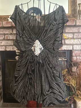 VTG Y2K Janette Plus USA V-Neck Zebra Print Diamond-Shape SequinCenter Piece